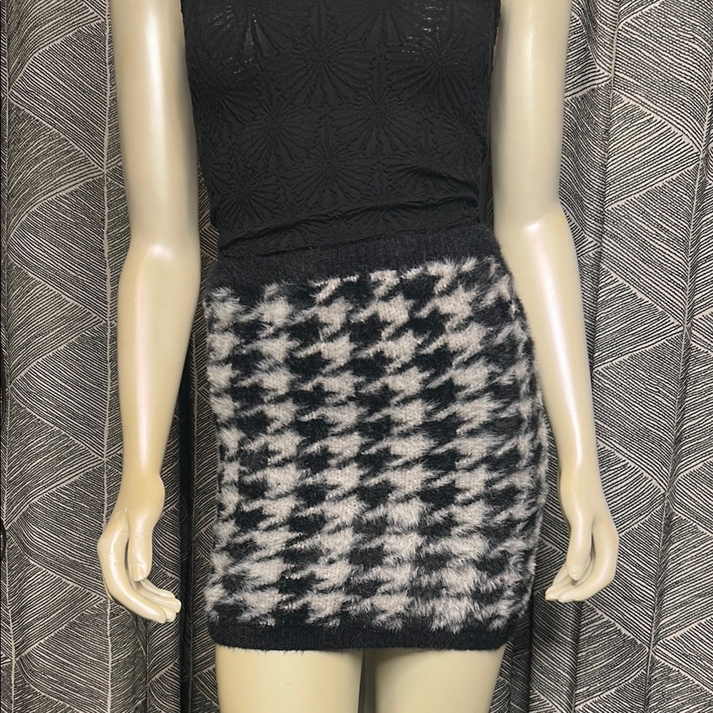 Black and Gray Houndstooth Skirt